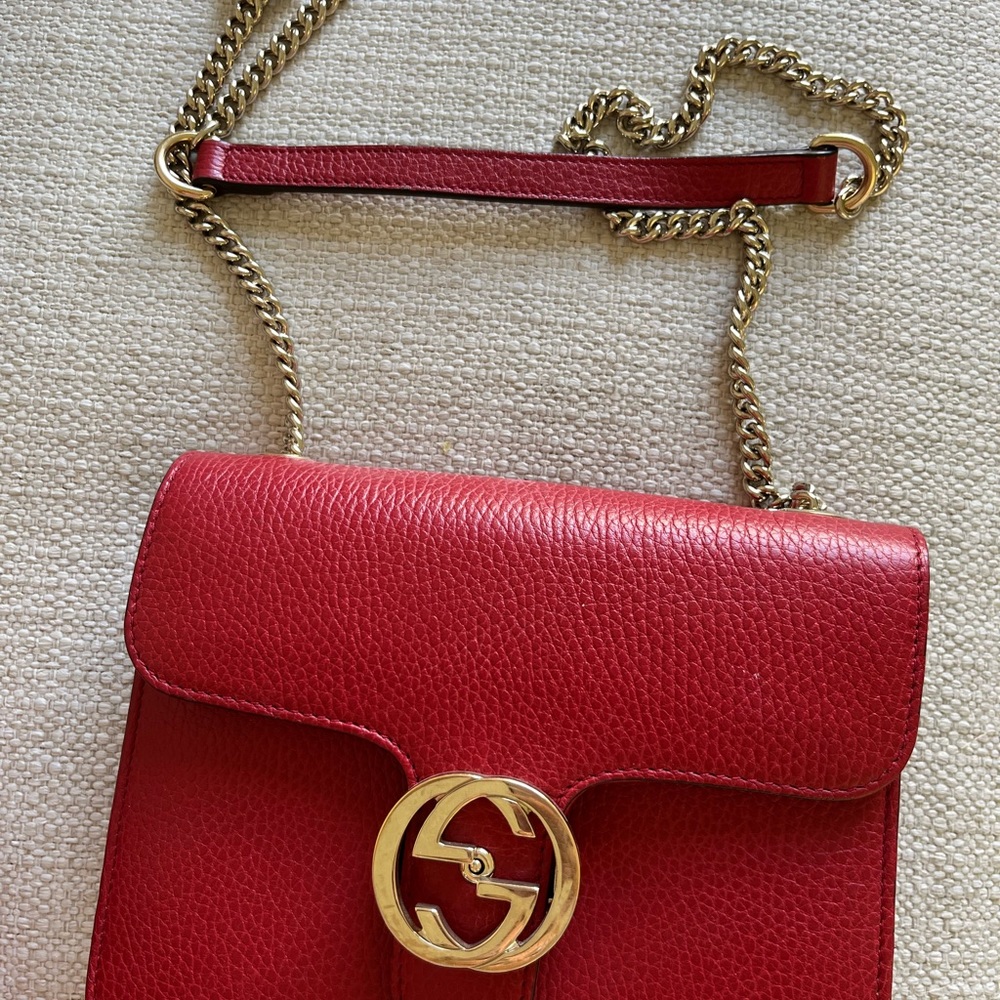 GUCCI Red Leather  Interlocking G Crossbody Bag Perfect condition Beautiful bag